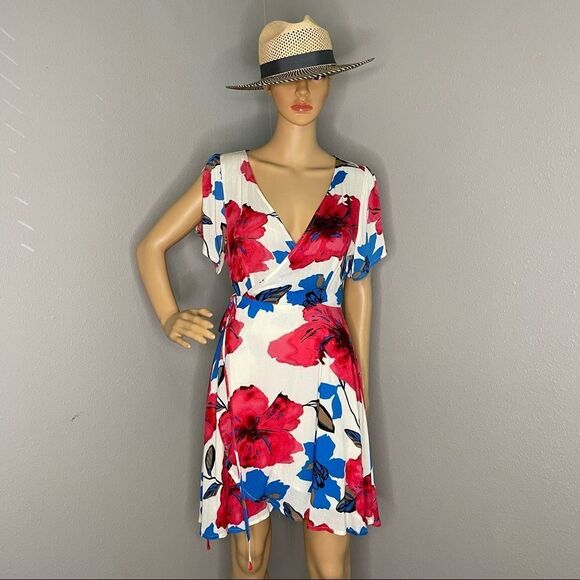 NWT Lunik “Stay A Little Longer” Floral Wrap Dress Pink White Blue Size Medium - Picture 1 of 16